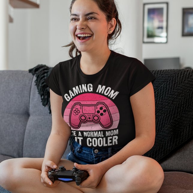 Camiseta Gaming Mom – Like a Normal Mom, But Cooler (Criador carregado)