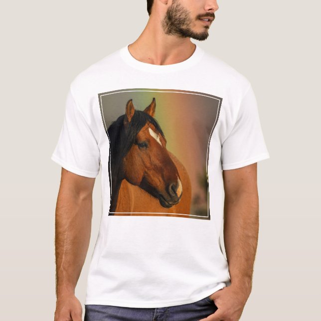 Camiseta Garanhão Selvagem, Luz Dourada e Arco-íris (Frente)