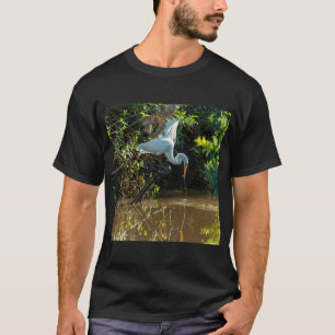 Camiseta Garça-branca-grande com um peixe que ela pescou