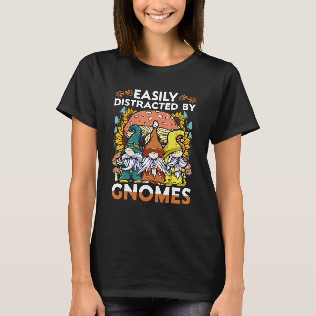 Camiseta Garden Gnome Easiliy Distracted By Gnomes (Frente)