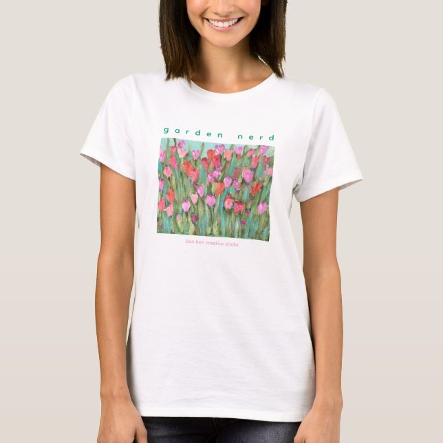 Camiseta Garden Nerd entre Tulipas (Frente)