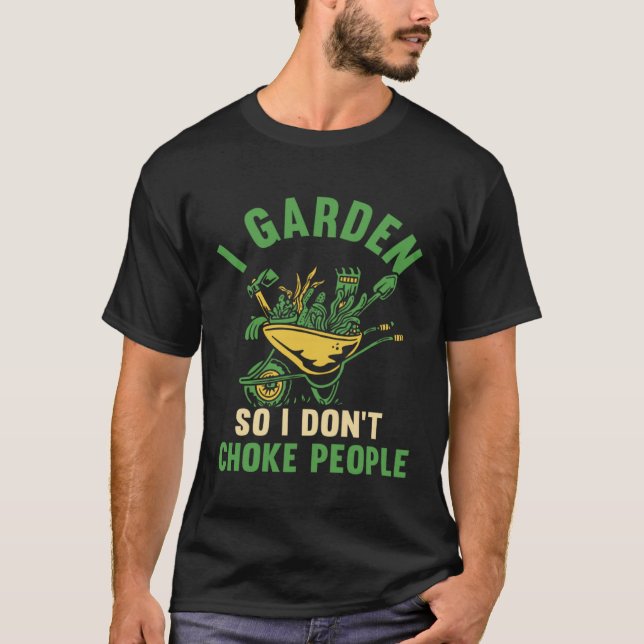Camiseta Gardener I Garden So I Don't Choke People Plant Ga (Frente)