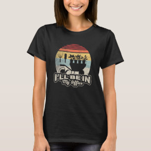 Camiseta Gardening Wheelbarrow Estarei no meu jardim