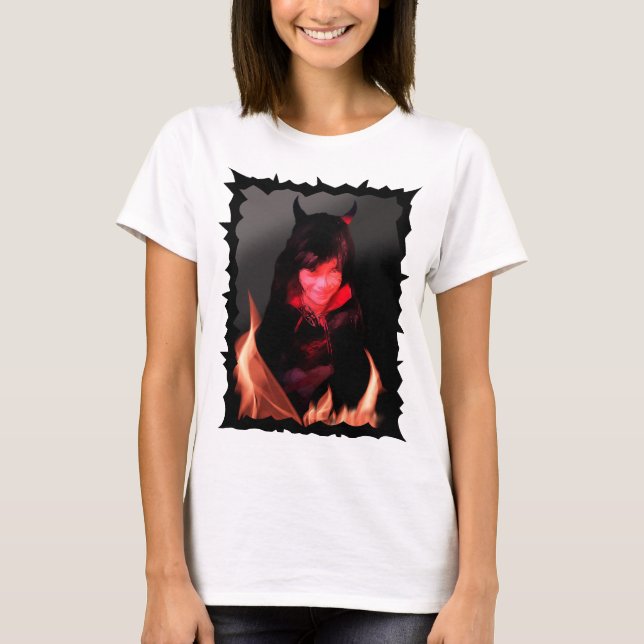 Camiseta Garota com um Sorriso Devilado (Frente)
