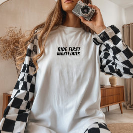 Camiseta Garota de bicicleta retrô Ironia preta