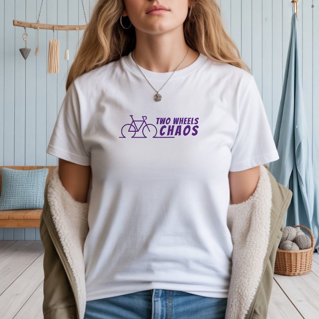 Camiseta Garota de bicicleta retrô Ironia roxa (Featuring a fun retro bike graphic and saying "Two Wheels, Chaos." )