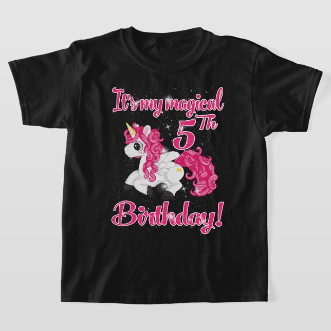 Camiseta Garota de Festa de aniversário de Unicórnio com 5  (Postura )
