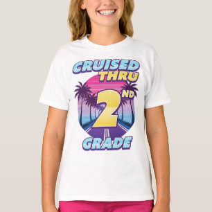 Camiseta Garota de Graduação Cruzada no segundo
