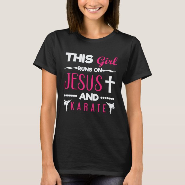 Camiseta Garota de Karate Corre Sobre Karate (Frente)
