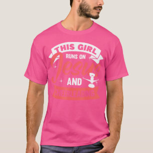 Camiseta Garota de Torcida Esta Garota Funciona Com Jesus E