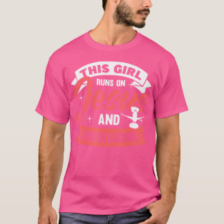 Camiseta Garota de Torcida Esta Garota Funciona Com Jesus E