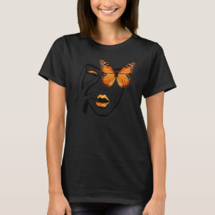 Camiseta Garota Estética Pensando Com Olho de Borboleta Mon