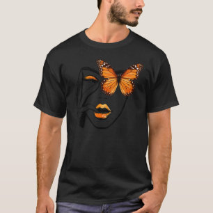 Camiseta Garota Estética Pensando Com Olho de Borboleta Mon