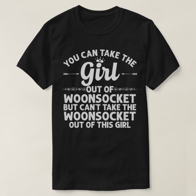 Camiseta Garota Fora De WOONSOCKET RI RHODE ISLAND Gift Eng (Frente do Design)