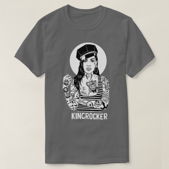 Camiseta Garota Outlaw com Tatuagens (Frente do Design)