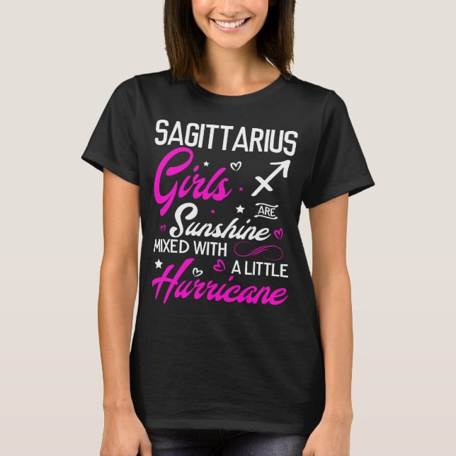 Camiseta Garota Sagitário. Engraçado Aquarius Astrologia Zo (Frente)