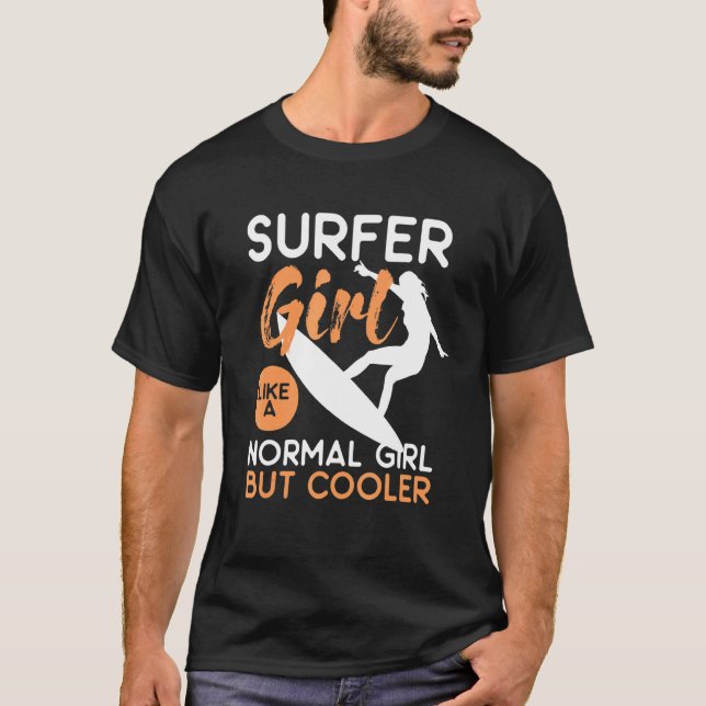 Camiseta Garota Surfista Como Uma Garota Normal Mas Mais Fr (Frente)