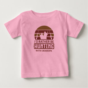 Camiseta Garotas com quem eu preferiria caçar com o vovô  