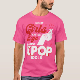 Camiseta Garotas Correm Atrás de Garotos Eu Corro Atrás de