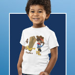 Camiseta Garoto Hispânico Personalizado de Festa de Anivers<br><div class="desc">Uma t-shirt fofa,  personalizada,  de festa de aniversário de vaqueiro,  com um miúdo hispânico ou africano-americano fazenda inclinado contra uma bota gigante de vaqueiro,  a lançar o chapéu marrom com uma estrela amarela. Uma criança do país excelente personalizada com seu nome e idade personalizada.</div>