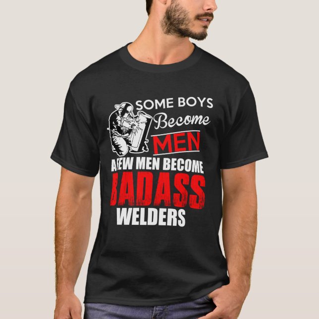 Camiseta Garotos Soldados Tornam-Se Homens Alguns Tornam-Se (Frente)