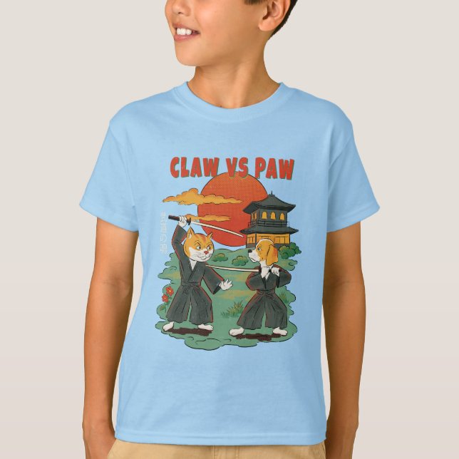 Camiseta Garra vs Pata – Gato e Cachorro Samurai Divertidos (Frente)