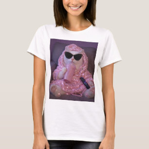 Camiseta    Gata Preguiçosa Glam com Óculos de Sol e Bebida