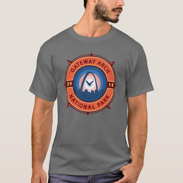 Camiseta Gateway Arch National Park Retro Compass Emblem (Frente)