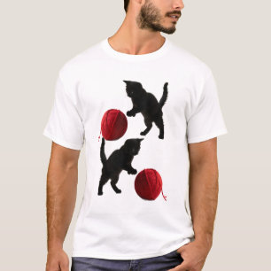 Camiseta Gatinha Silhueta Preta, com Bola de Lã Vermelha
