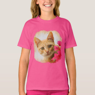 Camiseta Gatinho bonito do gato do gengibre que olha o foto