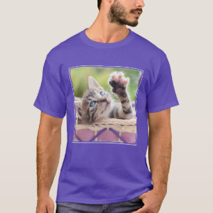 Camiseta Gatinho em uma cesta