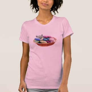 Camiseta Gatinho na cesta do fio