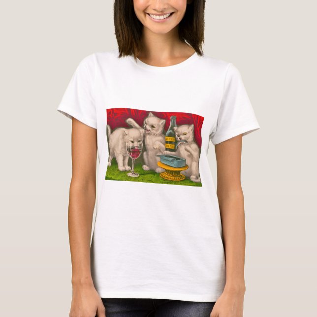 Camiseta Gatinhos bebendo e comendo peixe-sardinha (Frente)