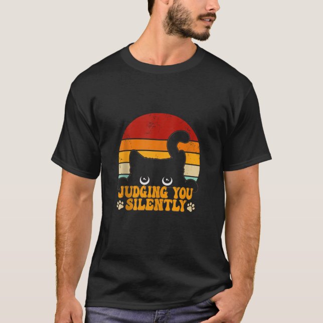 Camiseta Gato A Julgá-Lo Negra Silenciosamente Engraçado Am (Frente)