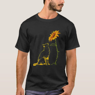 Camiseta Gato Amarelo Descansando Debaixo de Girassol