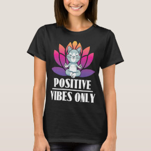 Camiseta Gato Apenas Vibrações Positivas Meditação Ioga