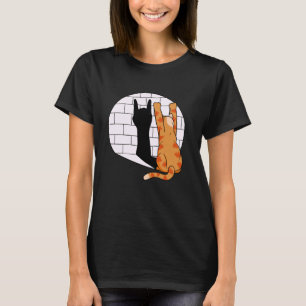Camiseta gato balançando mostrando punho de metal gatinho r
