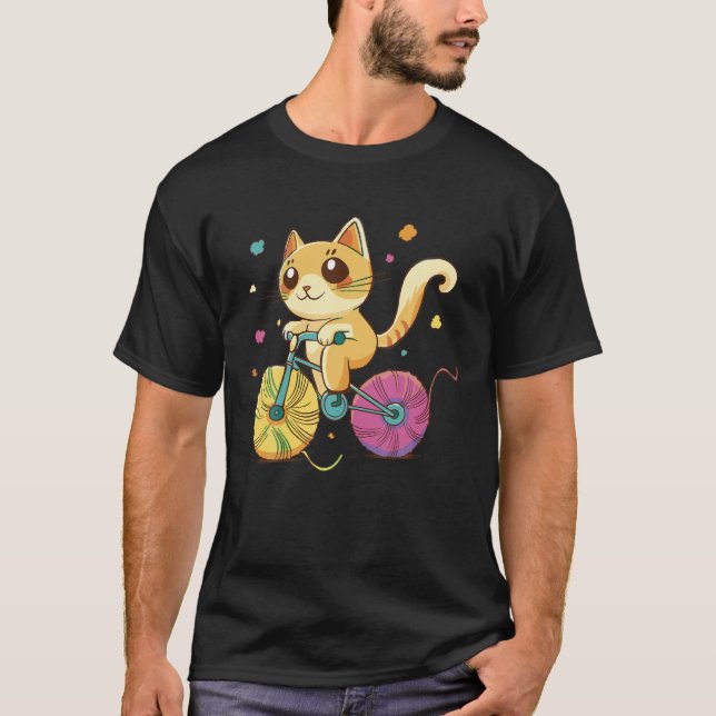 Camiseta Gato bonito andando de bicicleta com bolas de pare (Frente)