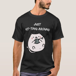 Camiseta Gato Bonito Bate Em Torno De Um Gatinho Falante