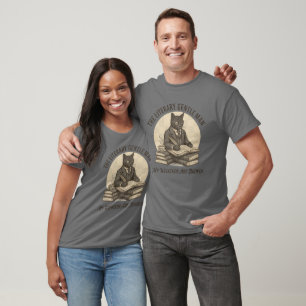 Camiseta Gato Cavalheiro Literário Meus Fins de Semana Estã