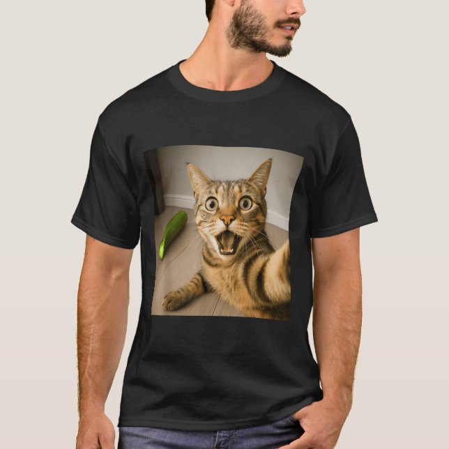 Camiseta Gato Chocado Engraçado Selfie Com Design de Memóri (Frente)