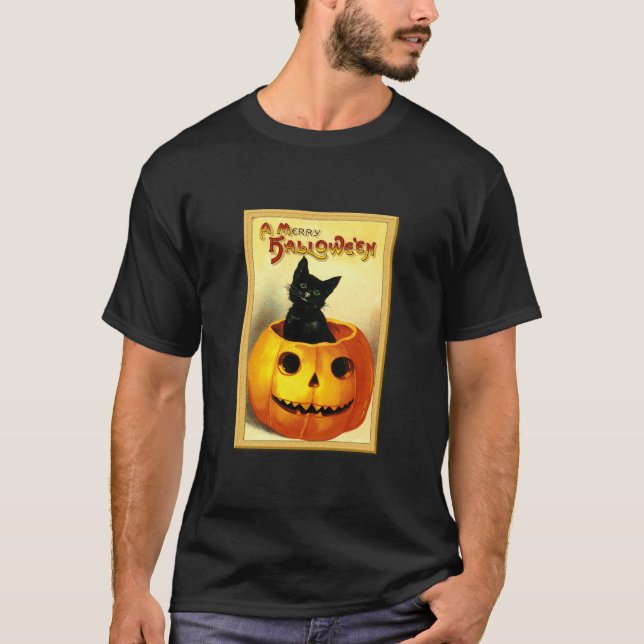 Camiseta Gato de Halloween Sentado na Jack O Lantern (Frente)