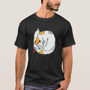 Camiseta Gato Deitado Enrolado Com Corações