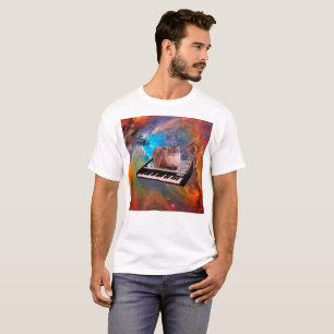 Camiseta Gato deitado num teclado no espaço