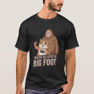 Camiseta Gato e Pé Grande Engraçado