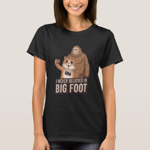 Camiseta Gato e Pé Grande Engraçado