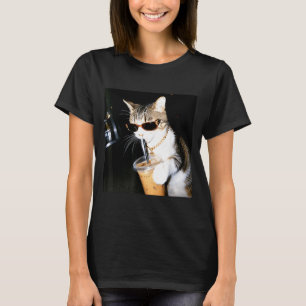 Camiseta Gato Engraçado Bebendo Café Gelado Humor Meme Gati