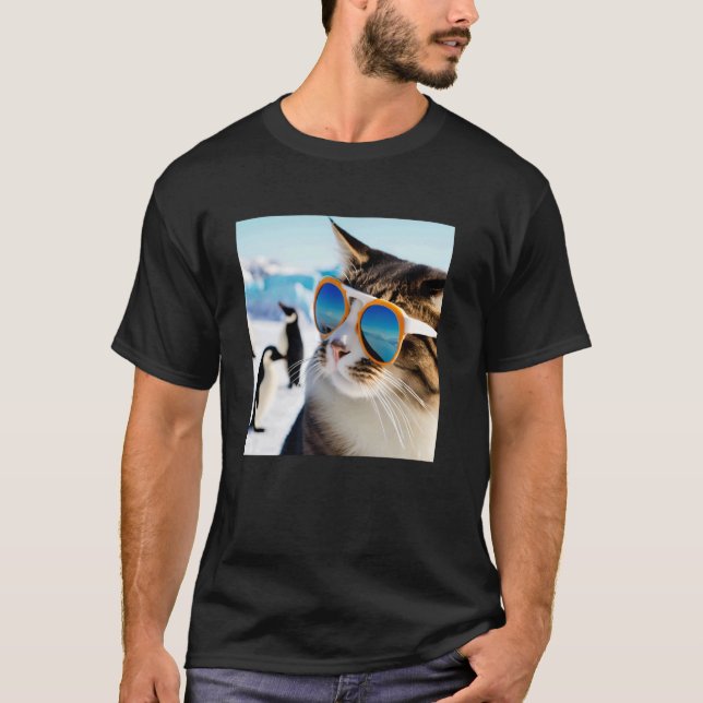 Camiseta Gato Engraçado Usando Óculos de Sol Com Pinguins n (Frente)