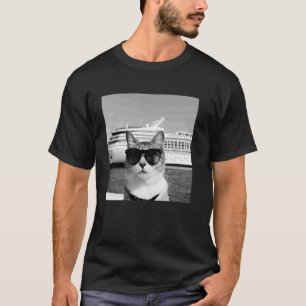 Camiseta Gato Engraçado Usando Óculos de Sol Em Um Navio de