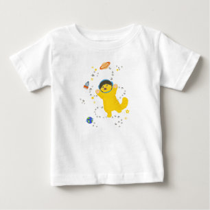 Camiseta gato espacial de capacete entre os planetas e estr